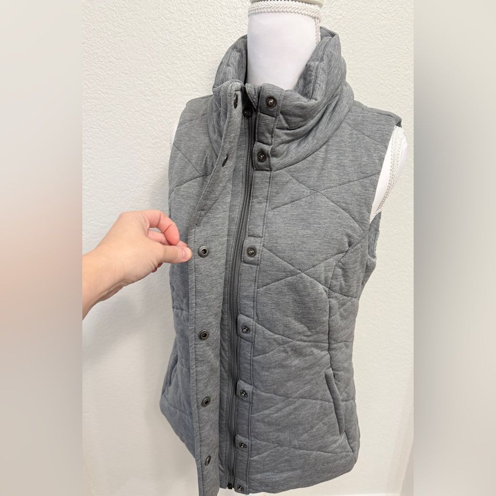 Athleta Icecap Gray Quilted Vest - Picture 4 of 6